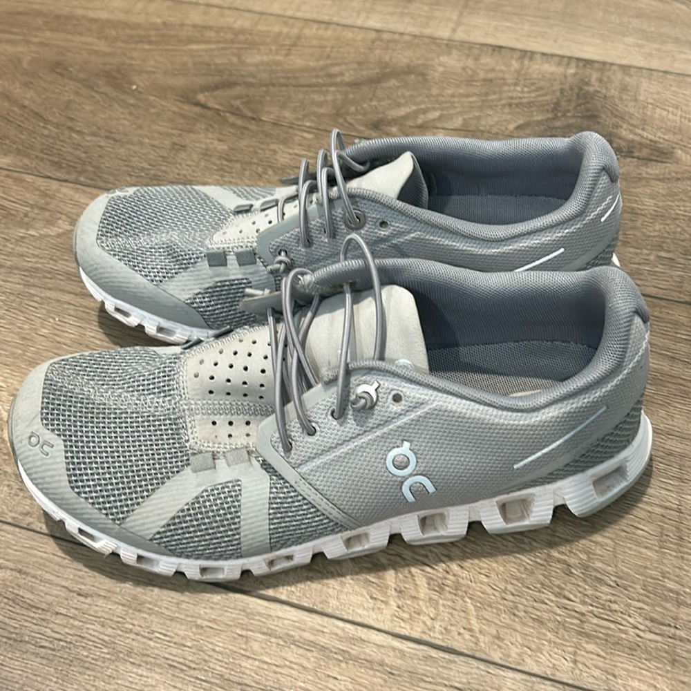 Qc tennis shoes